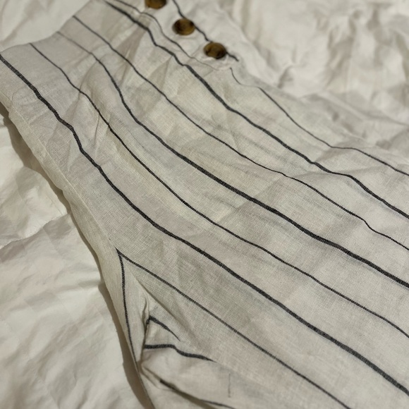 Gap's High Rise Wide-Leg Pants Smooth, lightweight. - Picture 5 of 12